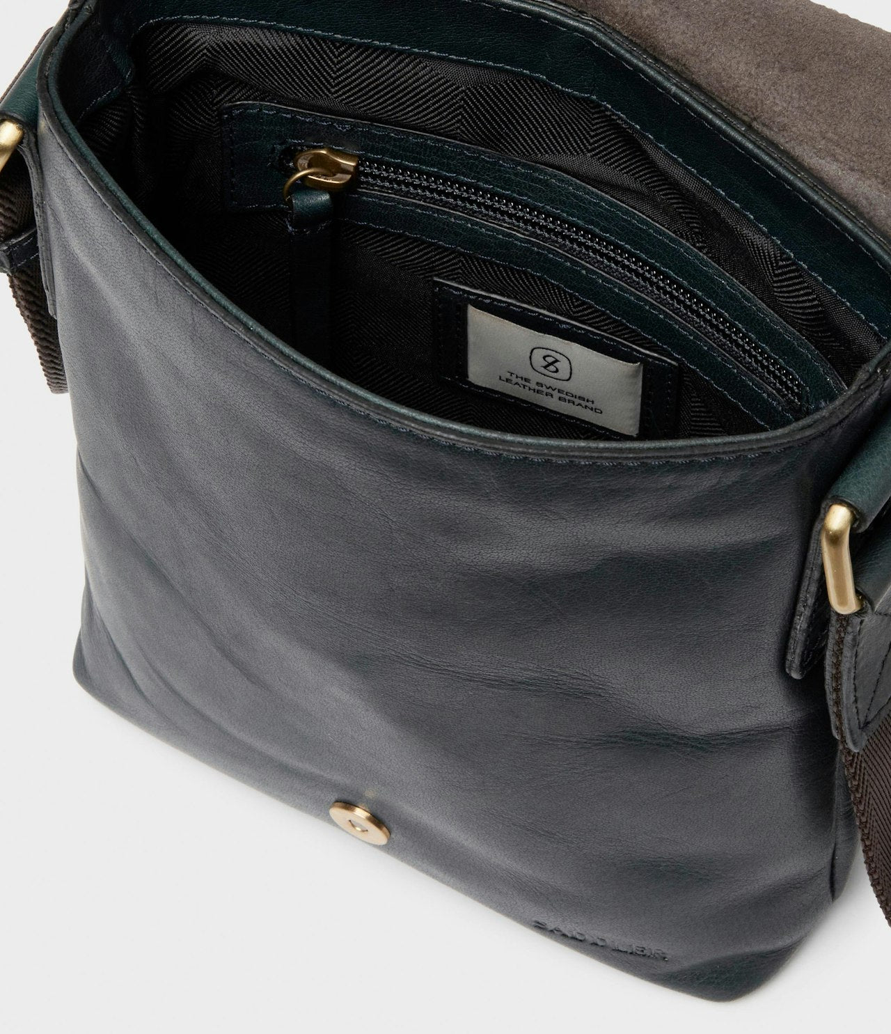 Saddler George Messengerväska - Marinblå - Travels And Bags
