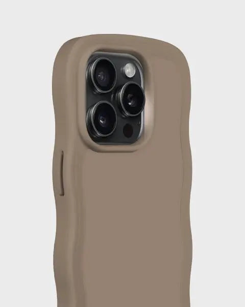 Holdit Telefonskal Wavy iPhone 15 Pro - Ljusbrun - Travels And Bags