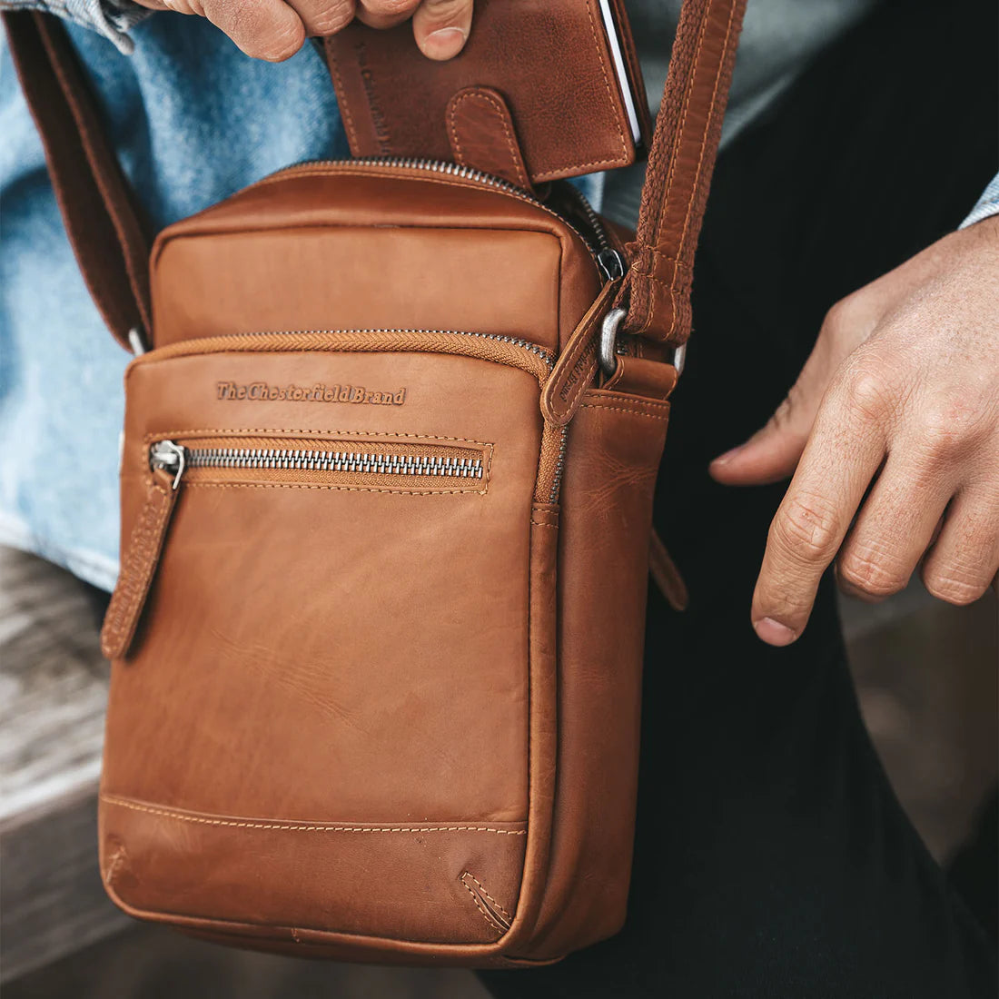 The Chesterfield Brand Birmingham Crossbodyväska - Cognac - Travels And Bags