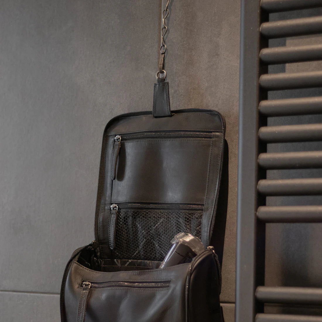 The Chesterfield Brand Gillian Hängnecessär - Svart - Travels And Bags