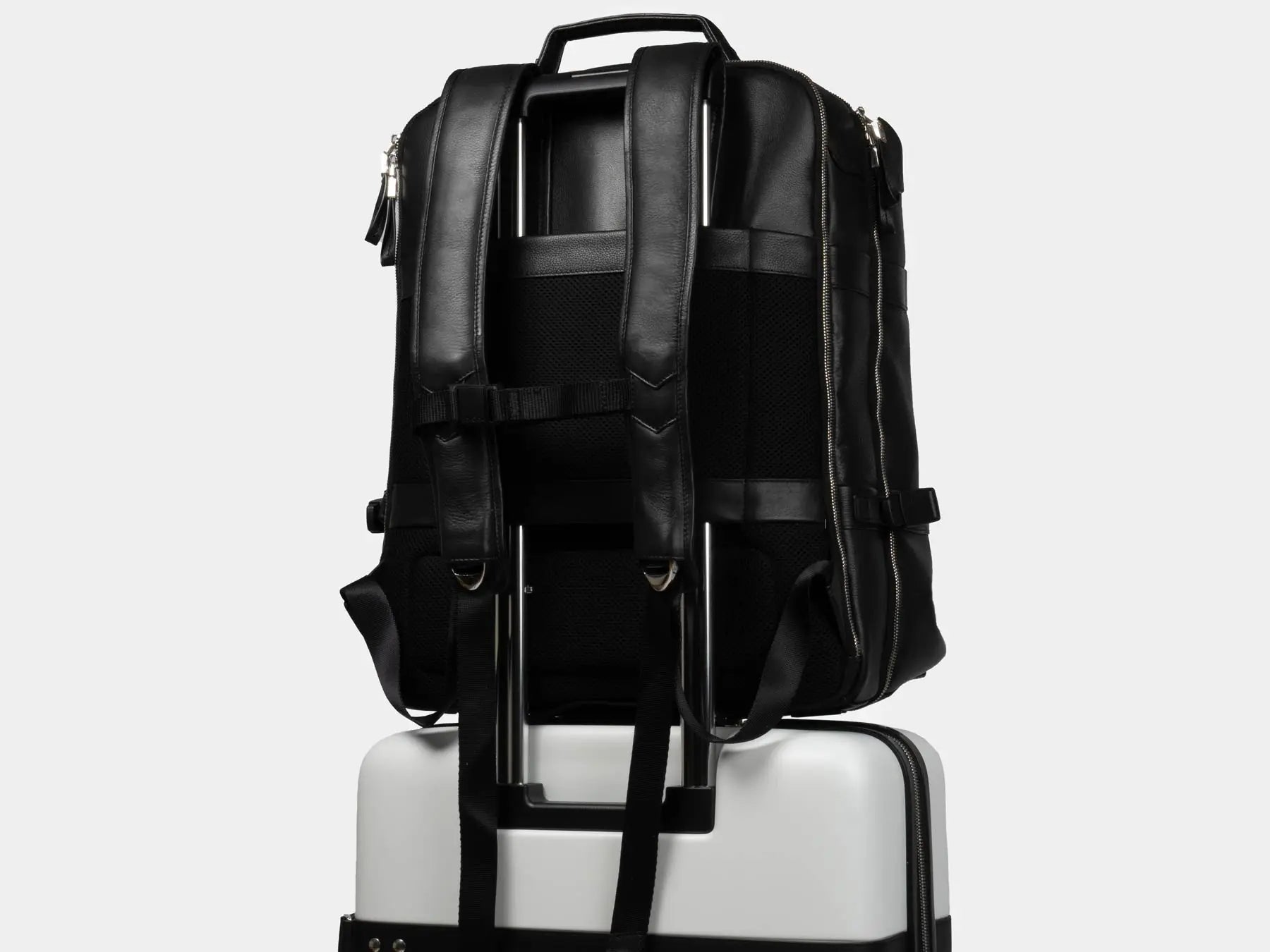 Vocier Vantage Backpack Large back on wheel handle P55