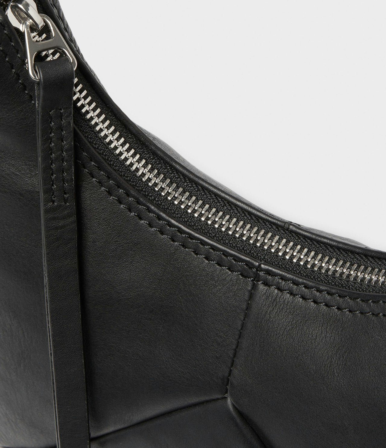 Saddler Nova Axelremsväska - Svart - Travels And Bags
