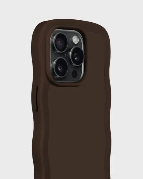 Holdit Telefonskal Wavy iPhone 15 Pro - Mörkbrun - Travels And Bags