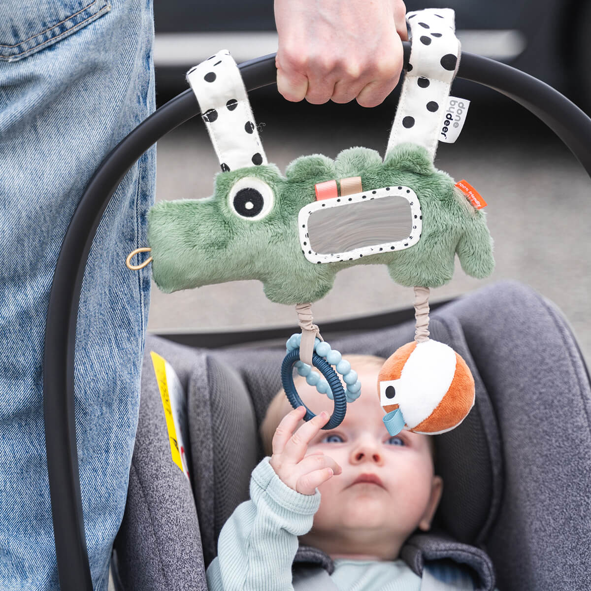 Done by Deer Hanging activity toy Croco - Grön