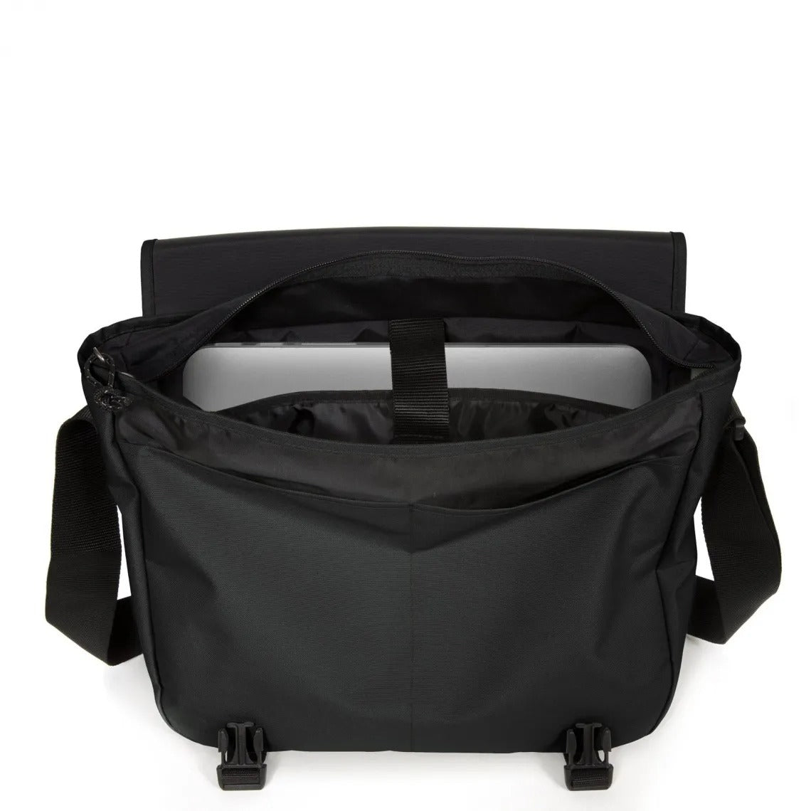 Eastpak Delegate+ Axelväska - Svart - Travels And Bags